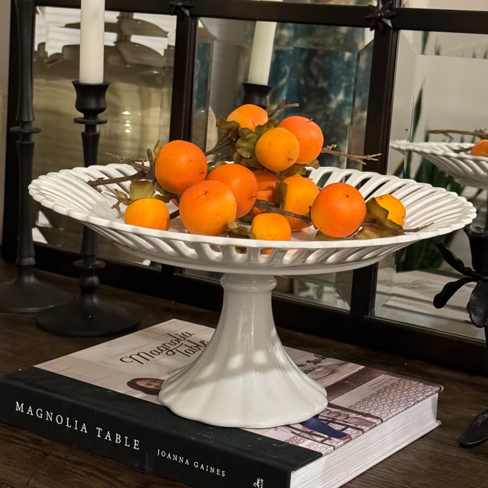 Heirloom Collection Fine by Coastline Imports Cake Stand 12”d x6”h